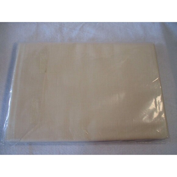 Vintage Windsor Holiday Tablecloth by Sunglo Linen Co. 52 x 70 NOS - Picture 4 of 6